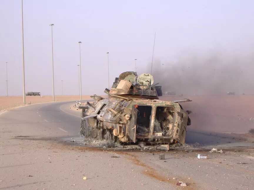 Брэдли расстреливают танк т. Бмп m2a2 bradley. М2 брэдли подбитый на украине. Брэдли расстреливают танк т. M3 bradley.