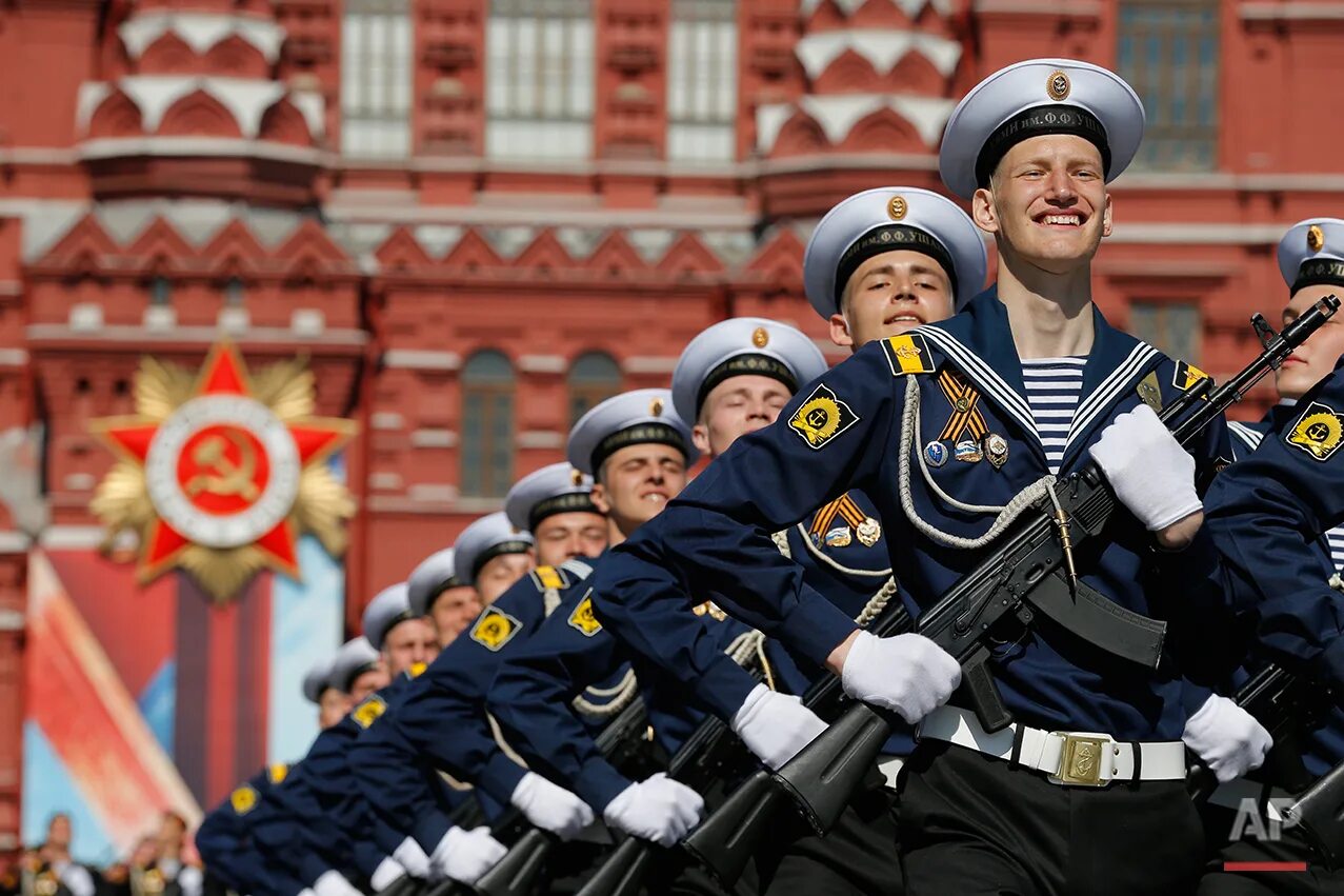 Парад 9 мая. Солдаты на параде. Российский солдат на параде. Парад солдат на красной площади. Победная россия