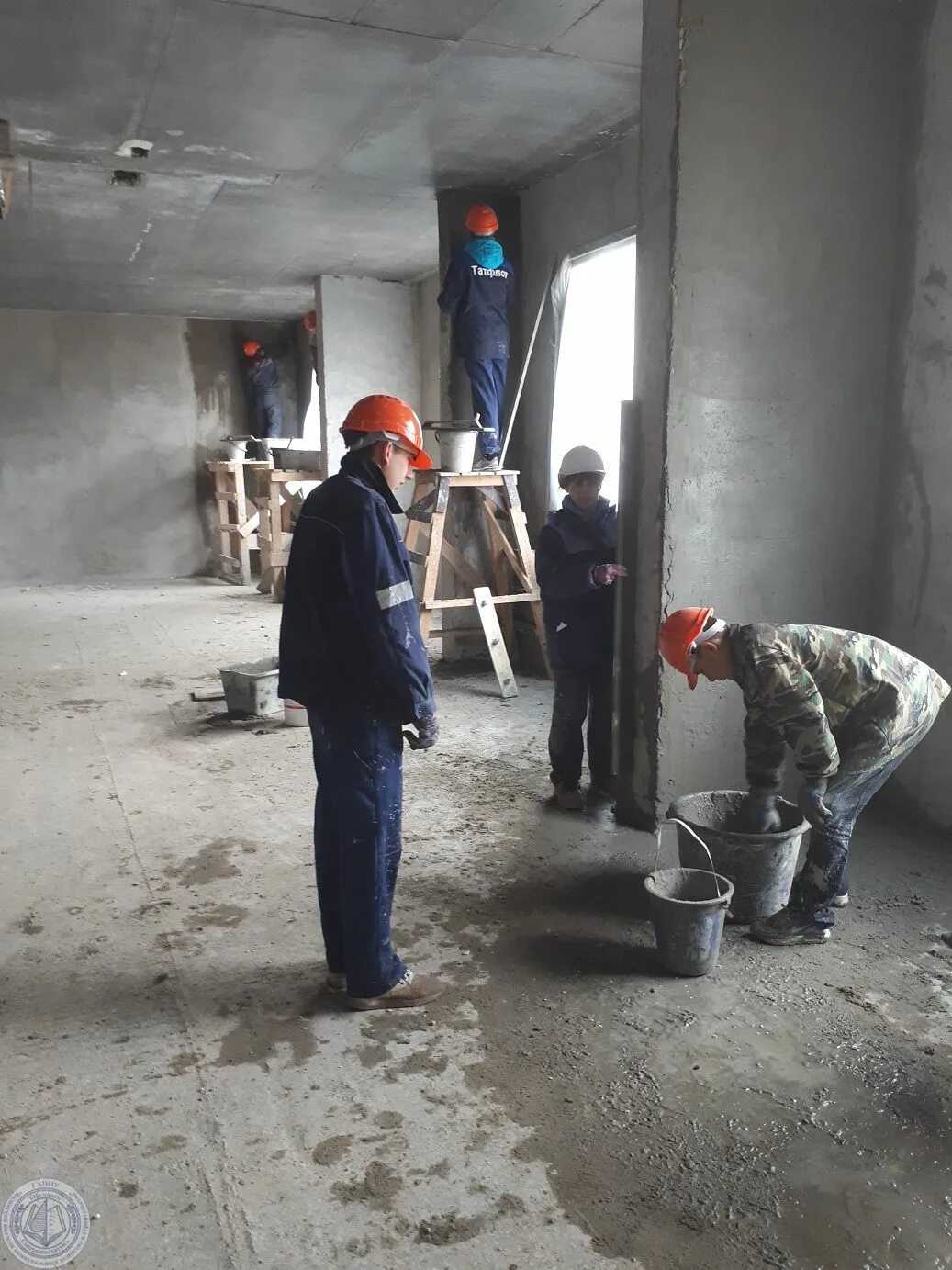 Практика на стройке. Практика по штукатурке. Строительные работы. Практика штукатурных работ. Штукатур плиточник.