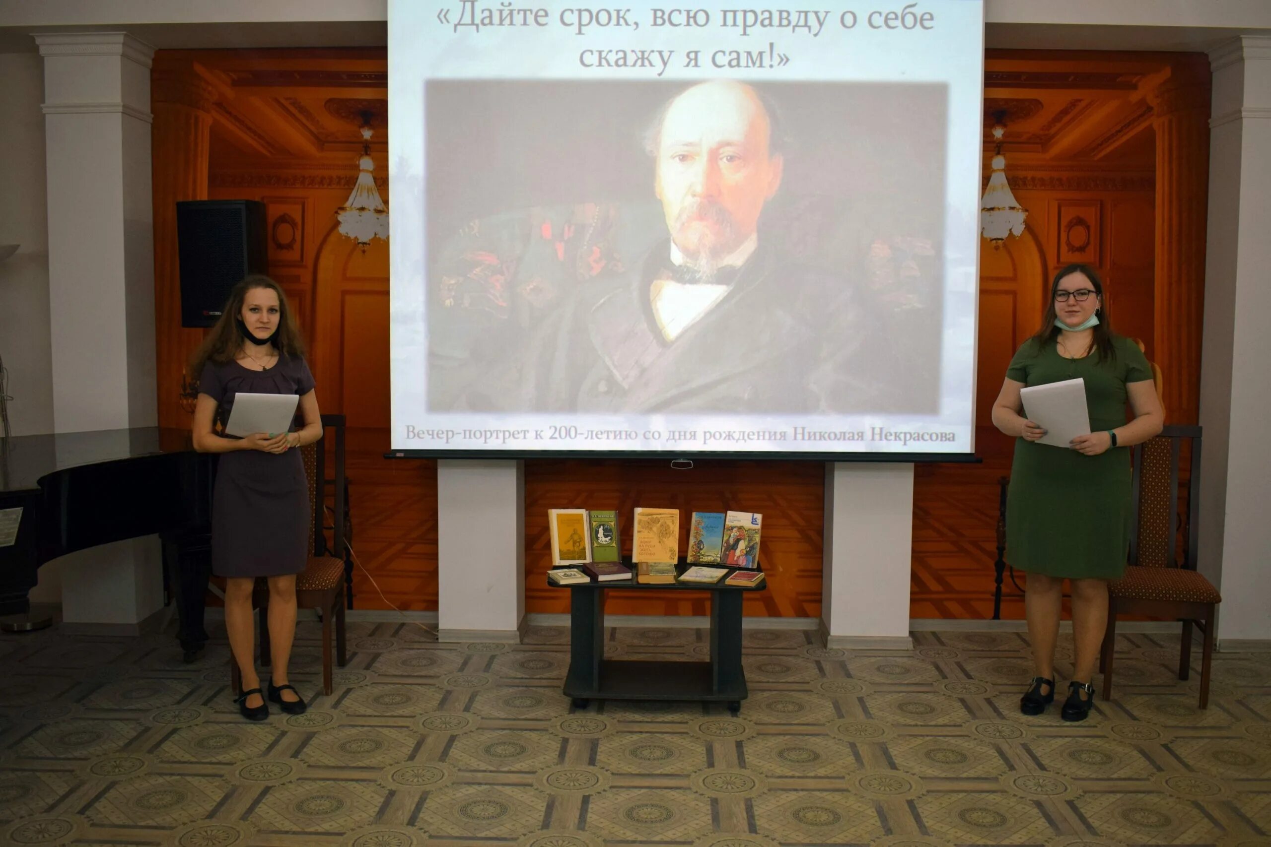 вечер портрет в библиотеке