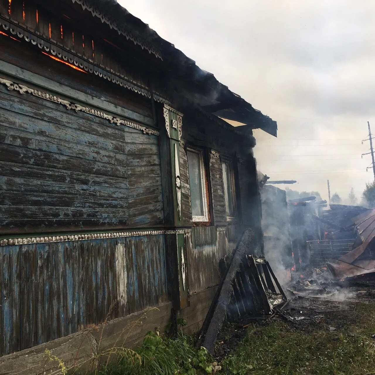 Сгорел дом на ул. Герцена Кинешма. Пожар в Юрьевце Ивановской области. В Юрьевце Ивановской области сгорел дом. Пожар в Холуе Ивановской области. Покажи сгоревший дом