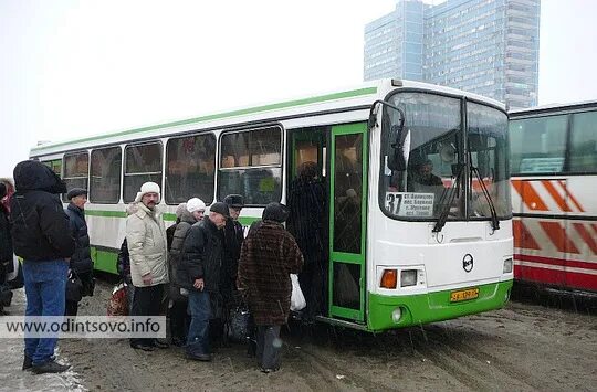 Автобус 477 виллози красное. Автобус 477 Власиха Киевский автобус. ЛИАЗ 477 Власиха Киевский. Автобус 477 Киевский вокзал. 477 Автобус Одинцово.