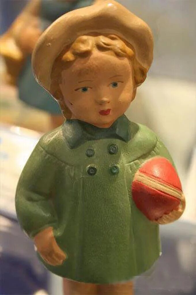 довоенные детские игрушки. куклы советских времен. советские ватные елочные игрушки. игрушки 40 50 годов. советские куклы.