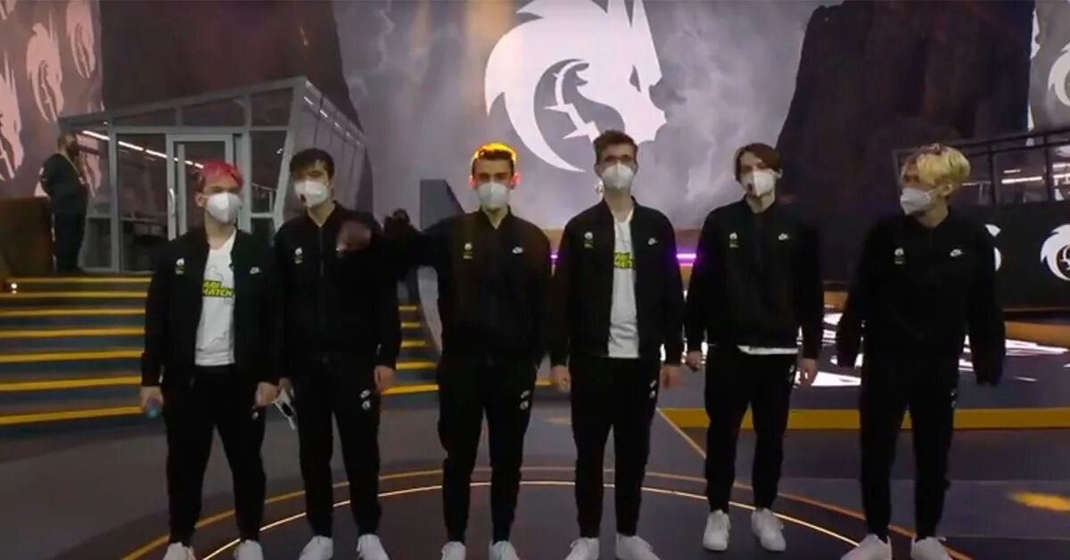 Тим инт. Team spirit финал international 2025. the international 2025 тим спирит. team spirit dota 2 2025. тим спирит команда 2025 дота.