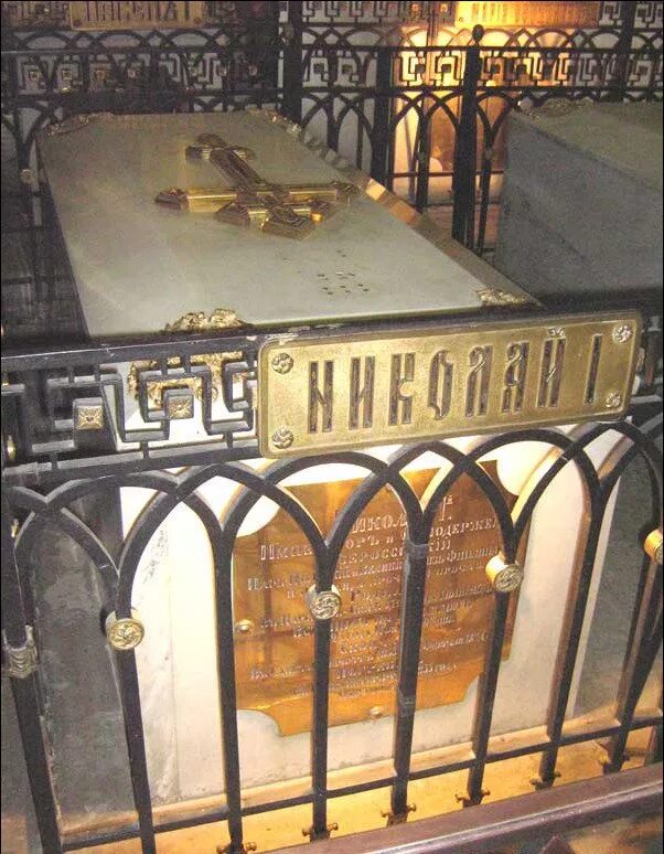 могила петра 1 в петропавловском соборе. петропавловский собор усыпальница александра 2. петропавловский собор могила петра. усыпальница петра 1 в петропавловском соборе. петропавловский собор могила петра.