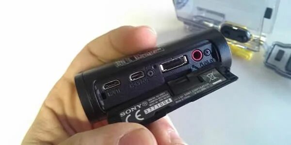 Hdr as30v. Sony hdr-as30v. sony экшен отсек с батареей. сломалась поворотная деталь sony actioncam. sony hdr as30v как пользоваться.
