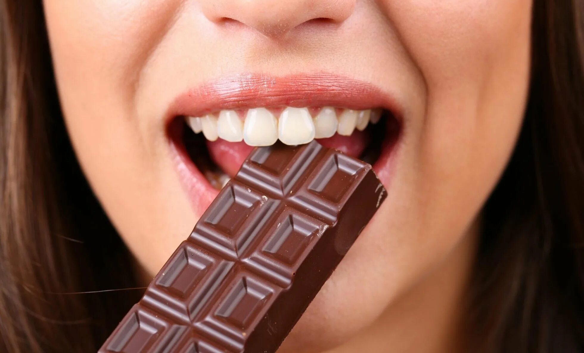 Можно ли сладости. Полезный шоколад. Сладости и зубы. Сладкое и зубы. Сладости вредные для зубов.
