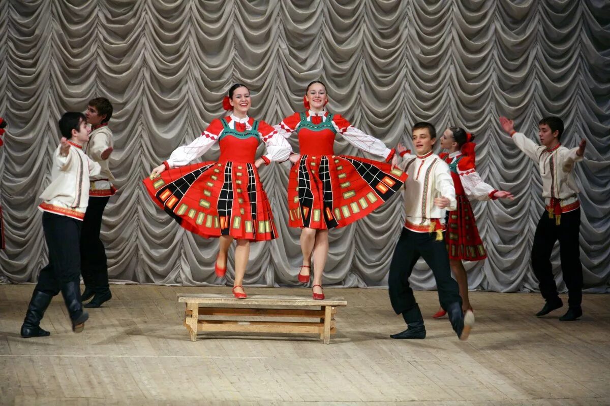 борис ольшанский садко в подводном царстве. хохольский район народный ансамбль 2008-2009. заслуженные танцевальные коллективы россии. ансамбль звоны абакан. русский север вологда танцы.