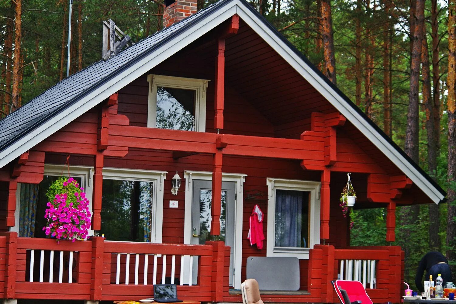 Домики красного цвета. Финский дом. Финские деревянные дома. Красный дачный домик. Красный деревянный дом.