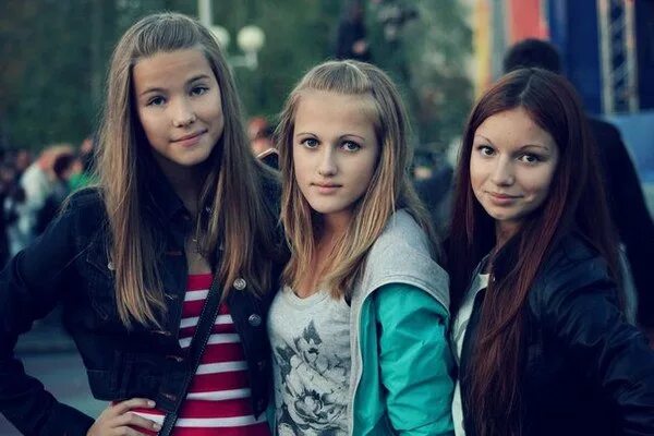 Красивые три девочки подростка. Три девочки 14 лет. Девочки подростки подруги. Три девочки 12 лет. Подружки 11 лет