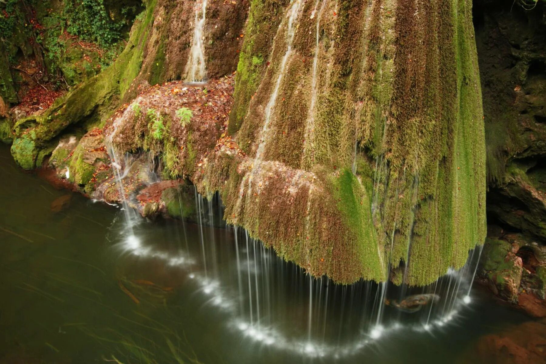 Картинки самых. Водопад Бигар Румыния. Каскадный водопад Бигар, Румыния. Водопад Бигэр. Водопад Бигар в Западной Румынии.