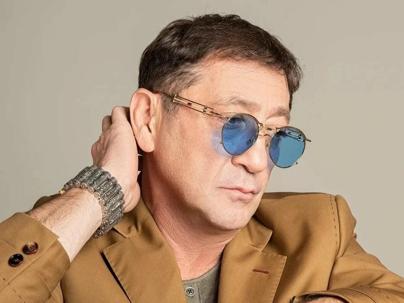 Сколько лет лепсу сейчас в 2025. Григорий лепс. григорий лепсверидзе. григорий лепс фото 2025. браслет григория лепса.
