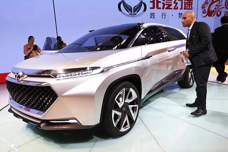 Baic group автомобили. Baic x55 2023. Baic group автомобилестроительные компании китая. Baic motor логотип. Реклама с бутусовым baic.