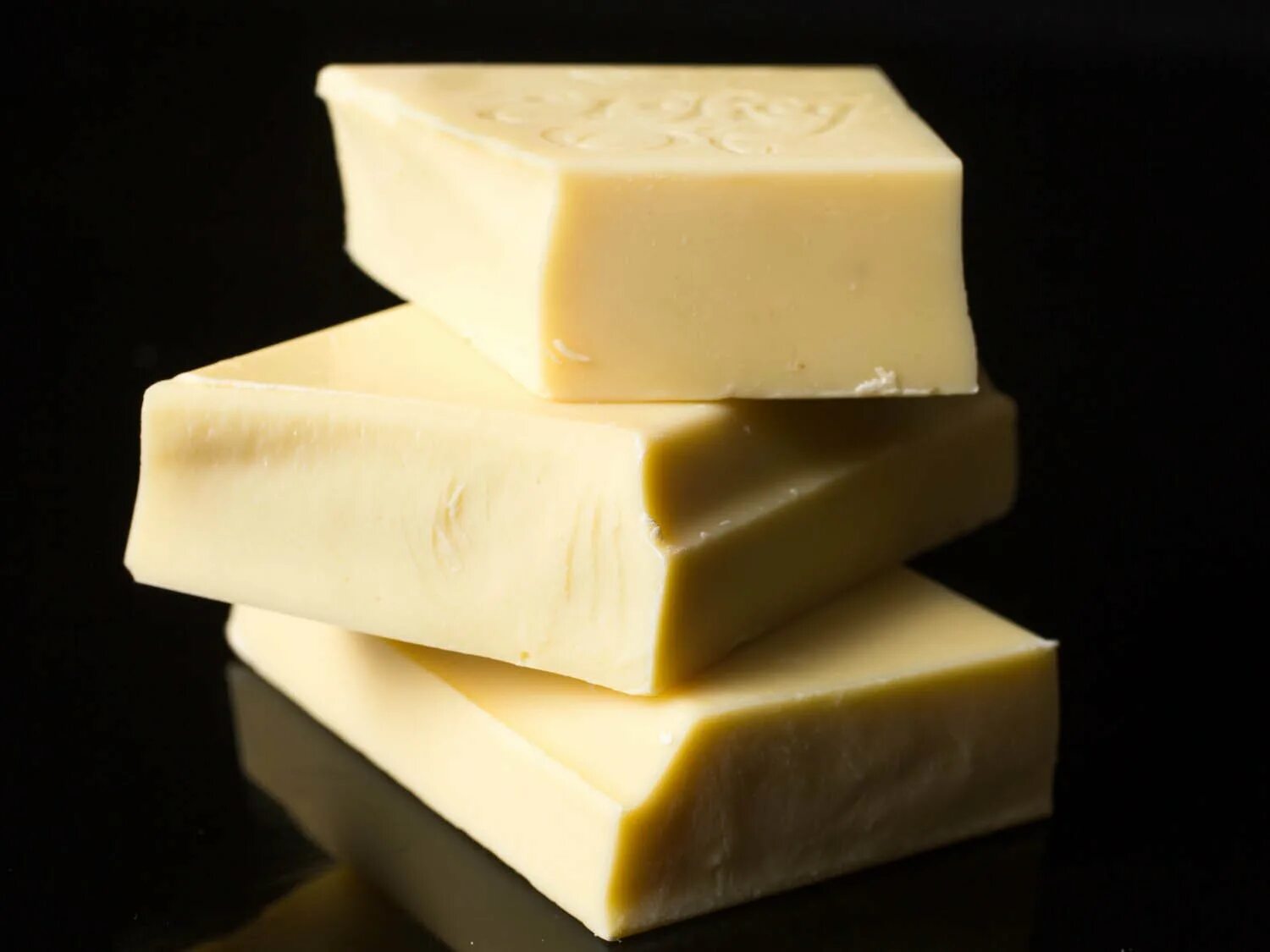 белый шоколад настоящий. большой белый шоколад. кусочки белого шоколада. белый шоколад. белый шоколад.