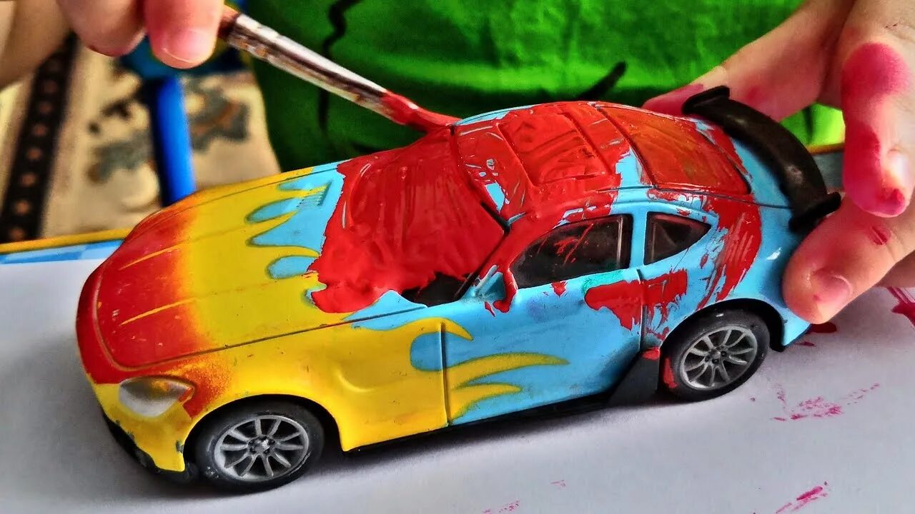 Toy paint. Краски машинки. Красить машинки. Разрисованные Игрушечные машинки. Машинка крашеная.