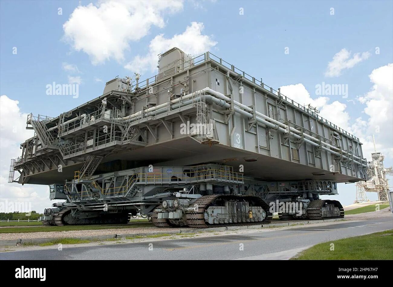 Трактор с огромными колесами. Трактор биг бад 950. Карьерный самосвал liebherr t282b. Самосвал либхер т 282. Карьерный самосвал liebherr t282b.