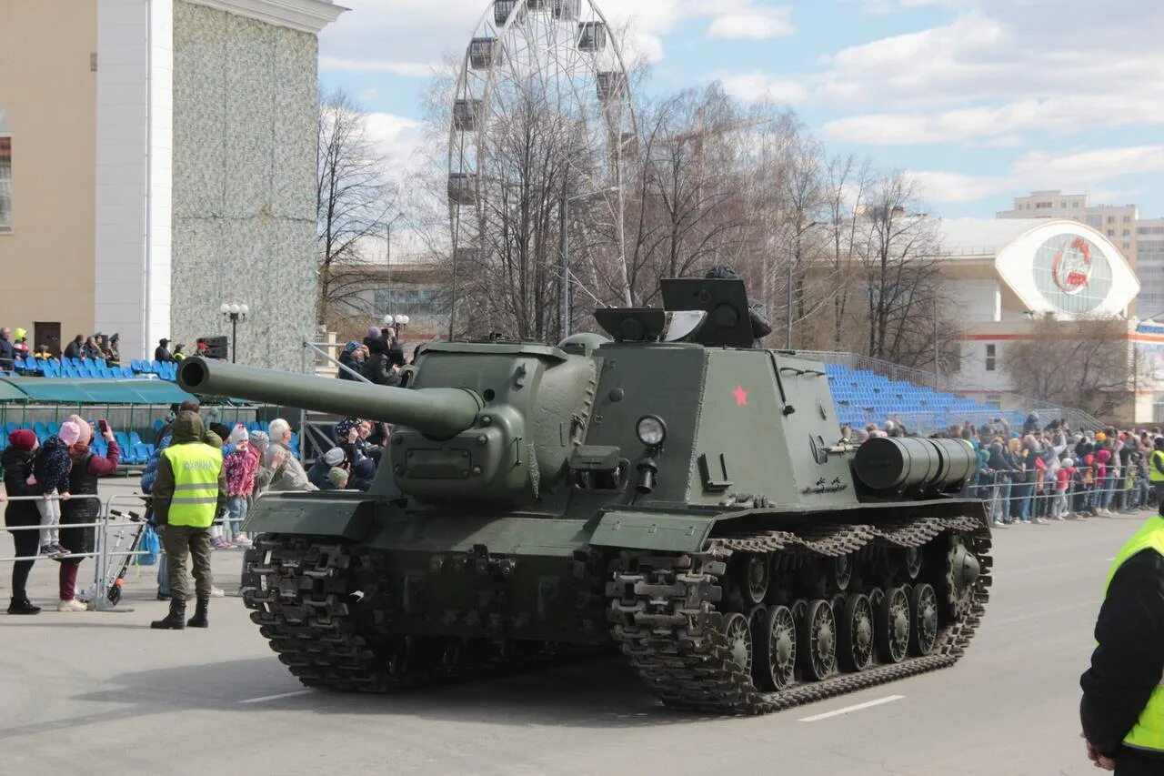 Парад в верхней пышме. Парад победы в верхней пышме. ису 122с парад. верхняя пышма парад ис-3. парад победы верхняя пышма 2015 год.