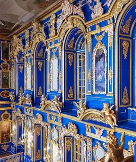 Собака в императорском дворце