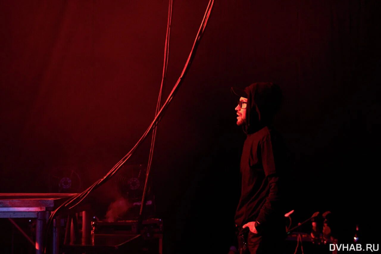 Кореец поет виктора цоя. Спели цоя. Виктор цой неспетая песня. Спели цоя. Спели цоя.