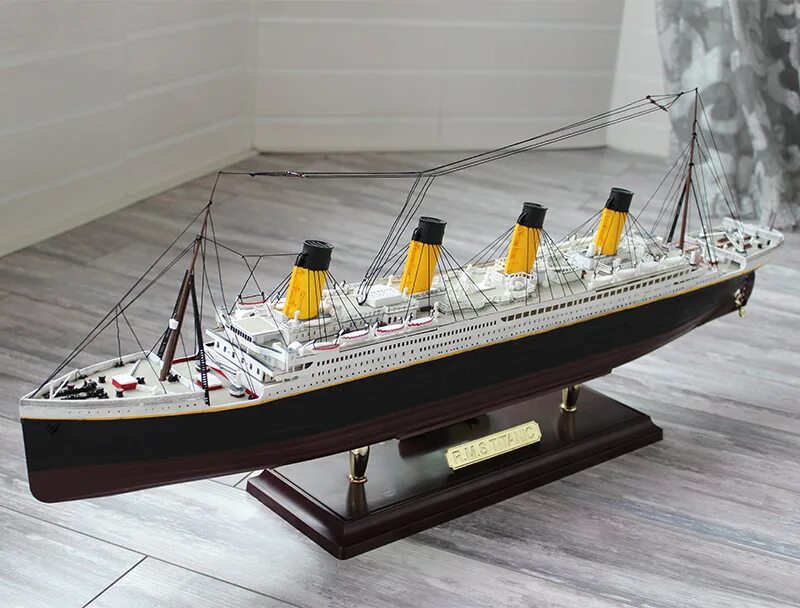 Сборка моделей кораблей из пластика. Модель Титаника звезда. Сборная модель корабля Титаник 1/350. Титаник 550 модель сборка. Сборная модель корабля Титаник 1/200.