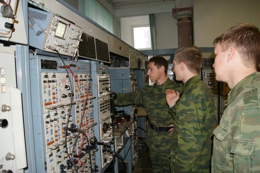 транспорте). радиорелейная станция р-419л1. радиосвязь в армии. военные связистки. р-419л1м радиорелейная станция.