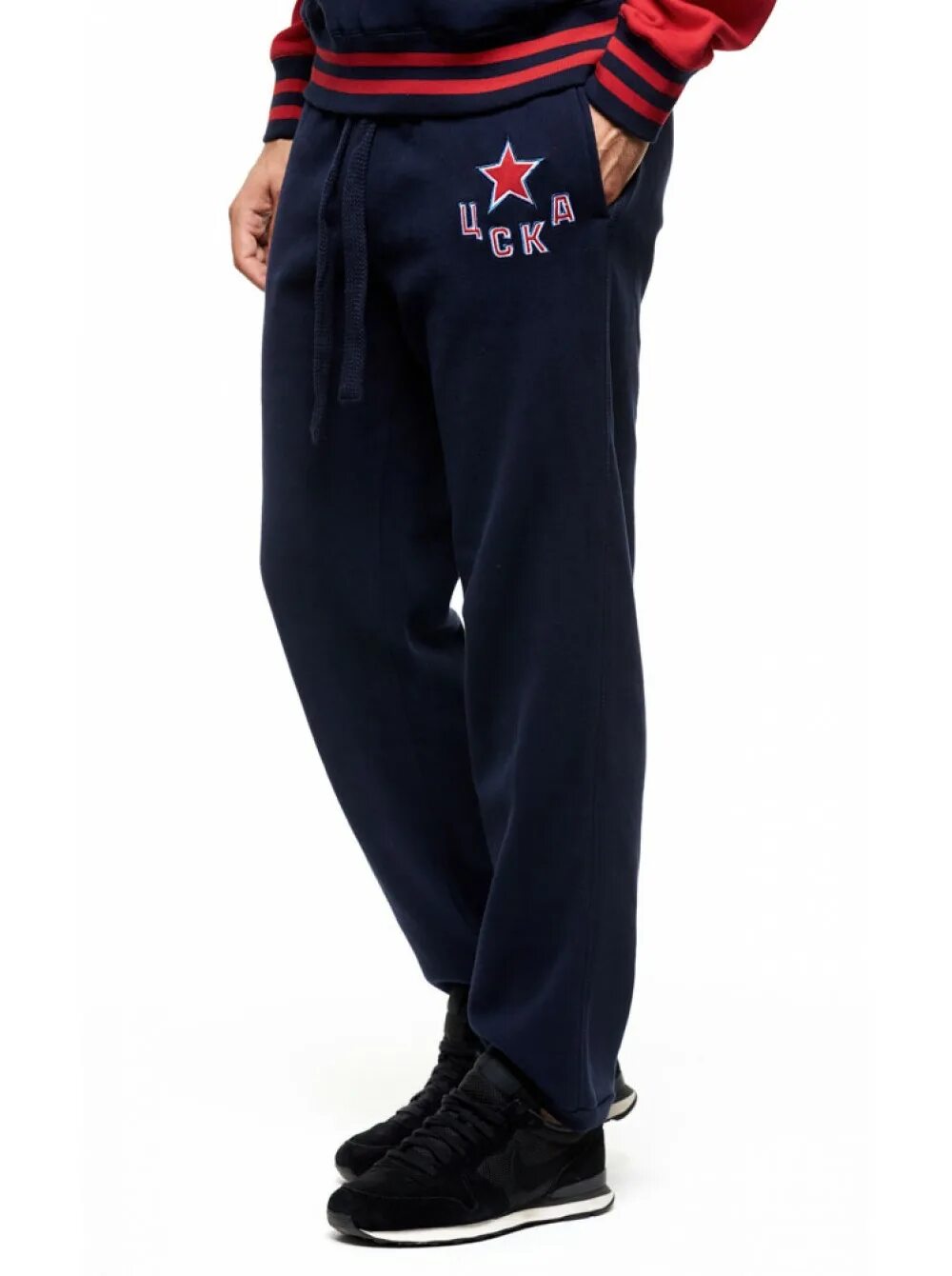 Спортивный костюм мужской цска. Брюки спортивные хк ЦСКА. Брюки ПФК ЦСКА. Спортивный костюм ЦСКА. Спортивные штаны ЦСКА мужские.