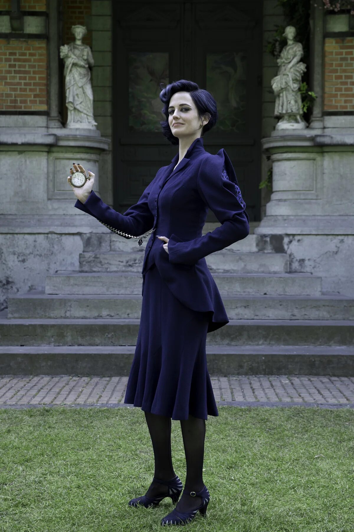 Home peculiar children. Дом странных детей МТМ пнрегрин. Дом странныхидетеи мис Перегрин. Eva Green Мисс Перегрин.