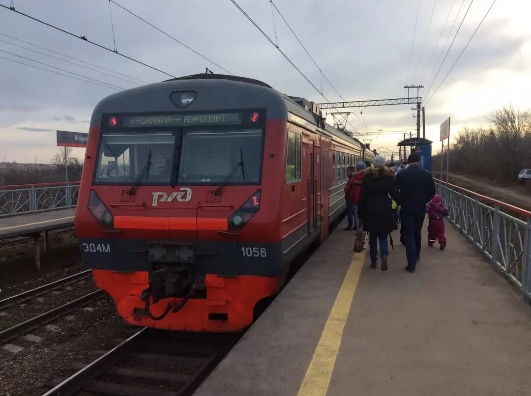 Электрички до аэропорта самара. Аэроэкспресс самара. Ласточка тольятти самара расписание. Электричка самара курумоч аэропорт расписание. Станция курумоч электричка.