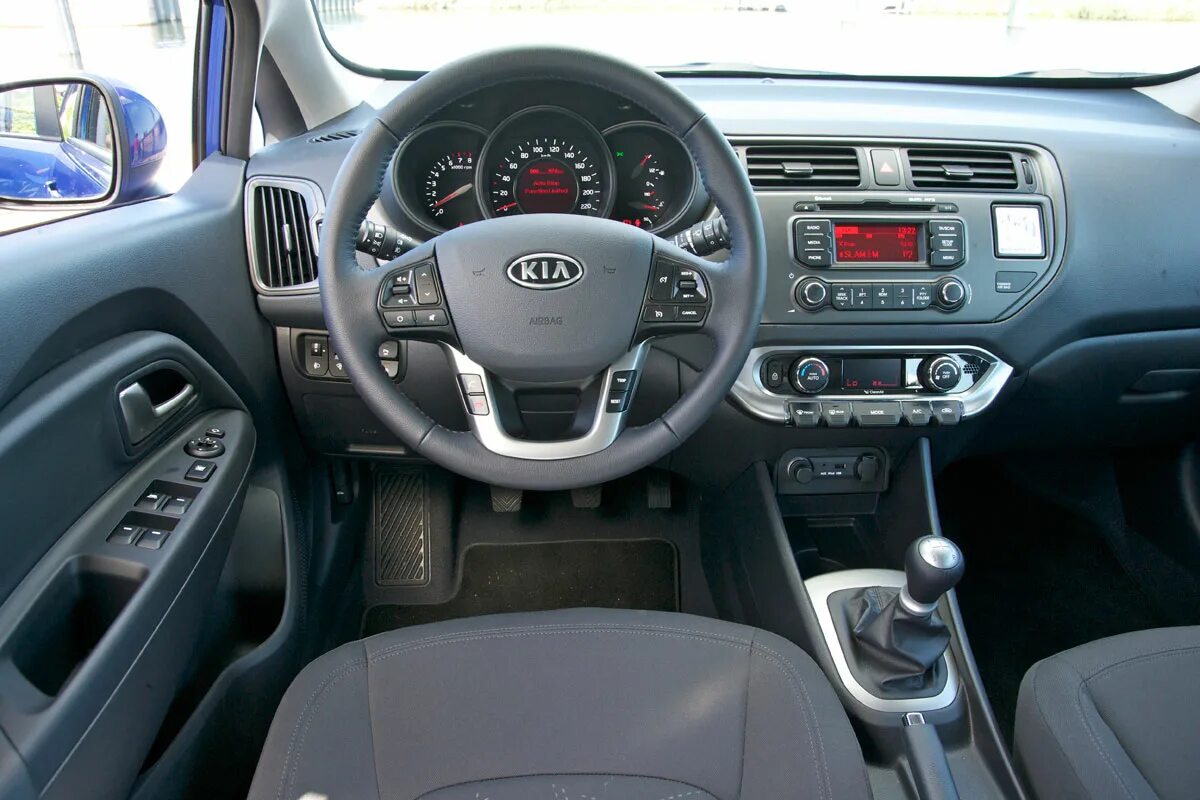 Киа рио сколько поколений. Kia Rio 1 поколение салон. Kia Rio 1.2. Kia Rio 1 поколение. Kia Rio 1 салон.