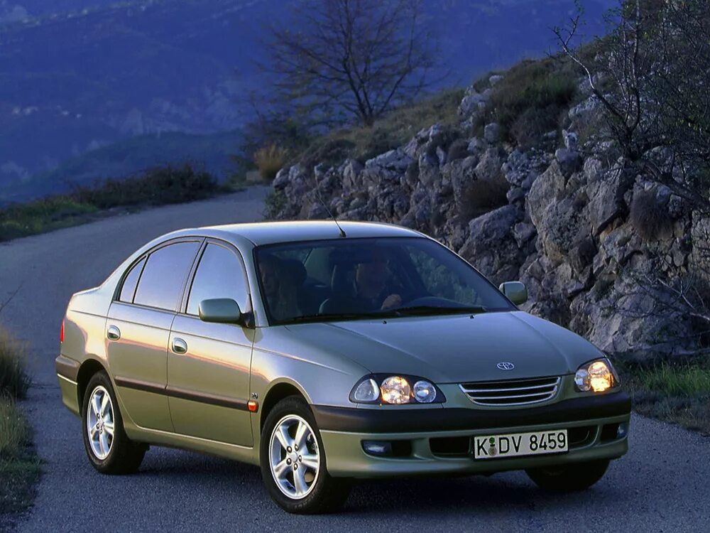 Тойота авенсис 2000-2003. Тойота авенсис 2000 седан. Тойота авенсис первое поколение. Toyota avensis 1. Тойота авенсис первое поколение.