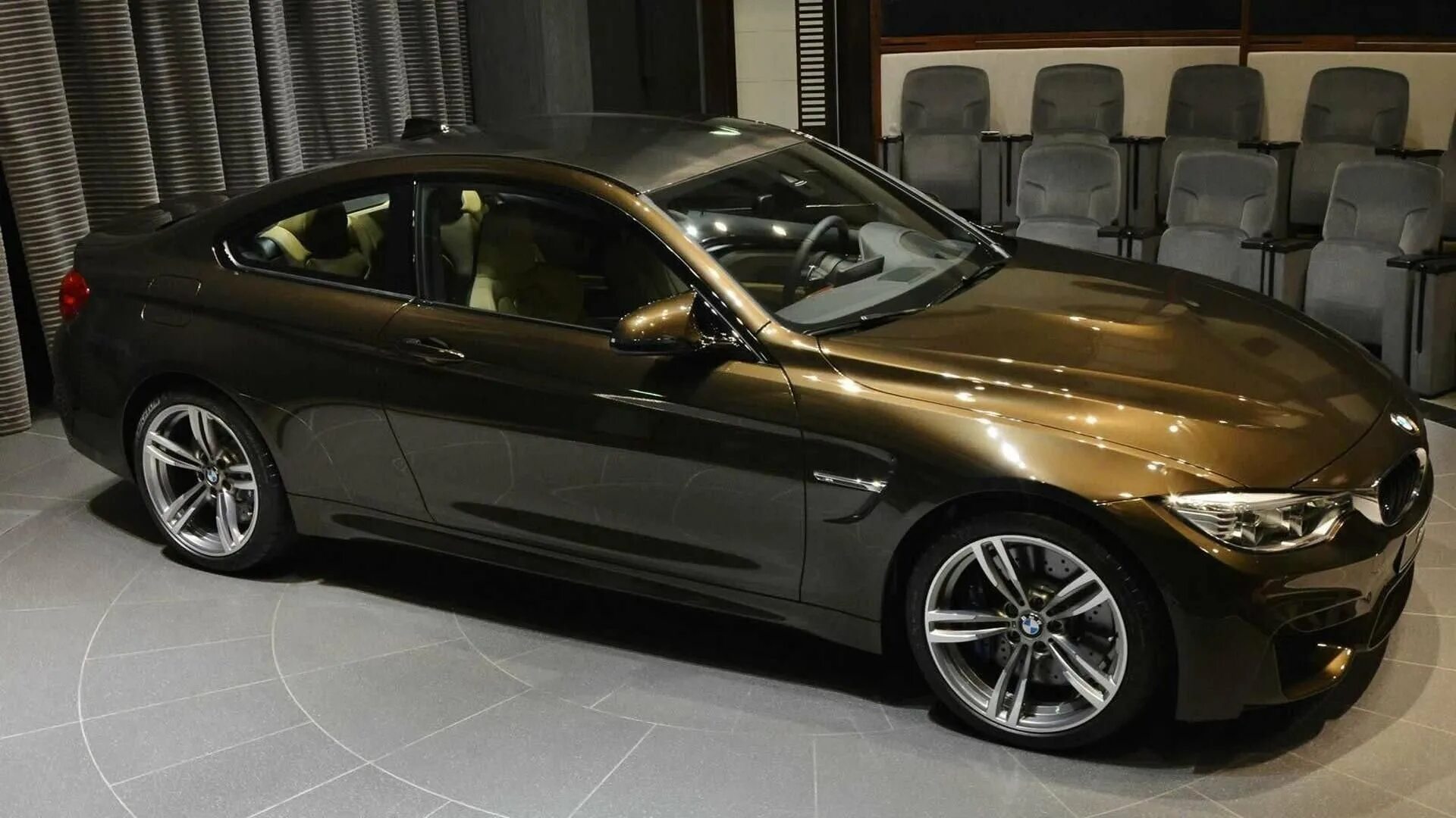 Brown car. BMW m4 Brown Topaz Metallic. BMW Pyrite Brown краска. BMW f10 коричневая. BMW f30 sparkling Bronze.