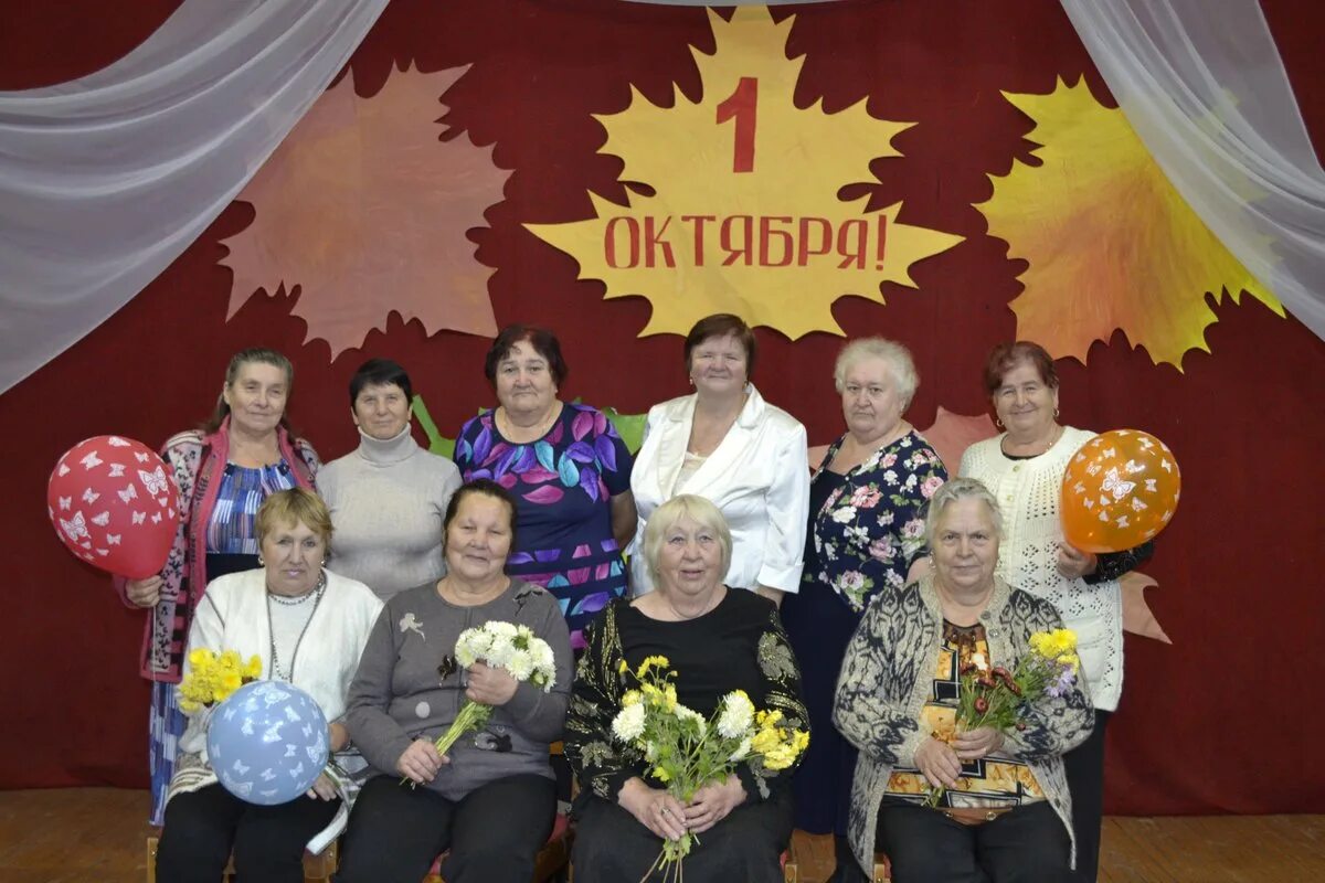 День пожилых конкурсы. Сцена на день пожилого человека. украшение на день пожилого человека. украшение зала ко дню пожилого человека. праздничное мероприятие ко дню пожилого человека.