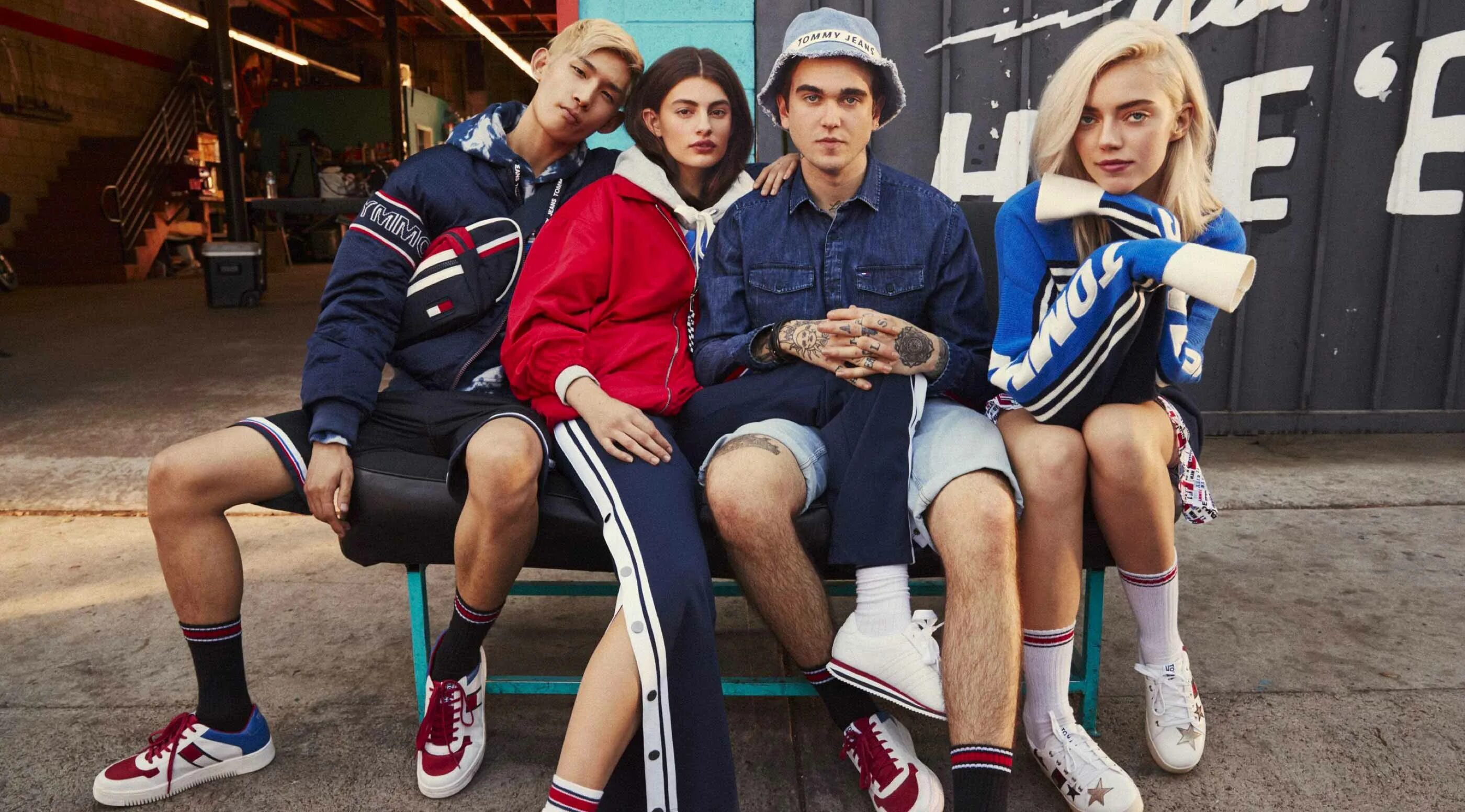 Tommy shriggly кто это. Томми Хилфигер. Tommy Hilfiger campaign. Tom Filiger. Томми Хилфигер дизайнер коллекция.