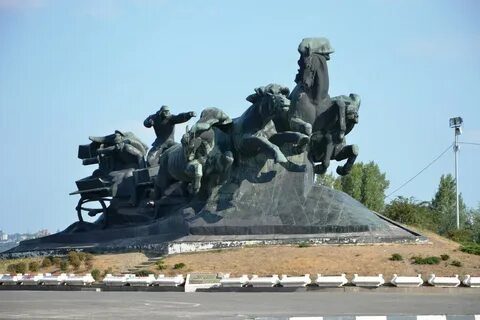 Памятники в городе ростов