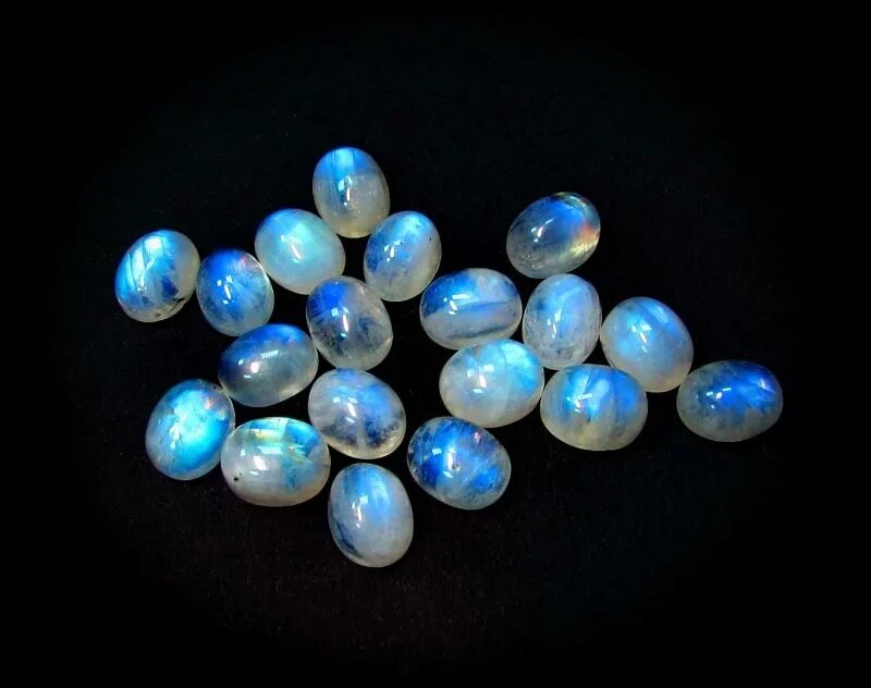 лунный камень адуляр магические. лунный камень адуляр. ортоклаз адуляр. лунный камень беломорит кристалл. лунный камень адуляр кристалл.