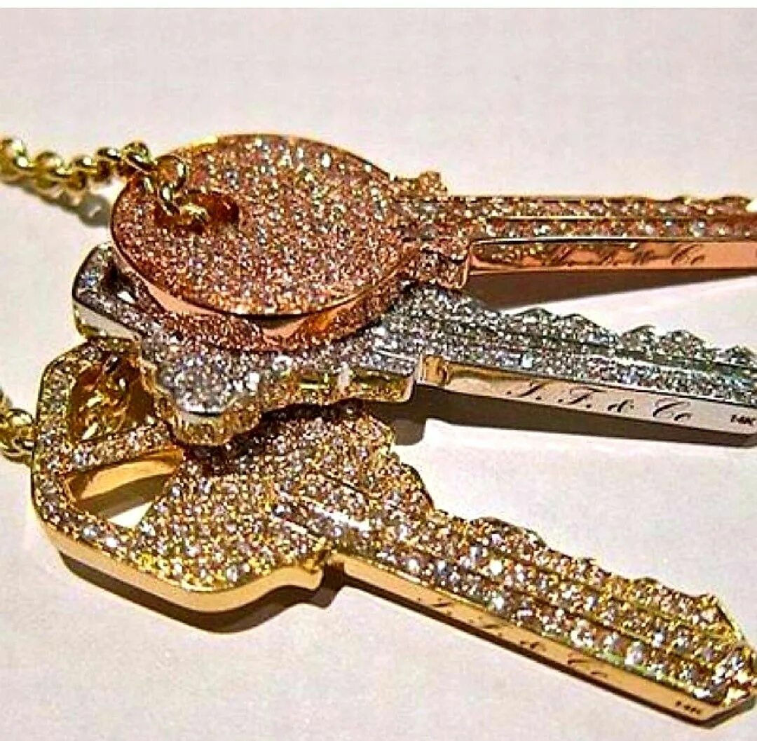 Украшенный ключ. Ключ украшение. Поделки из ключей. Ключ необычной формы. Украшения в виде ключика.