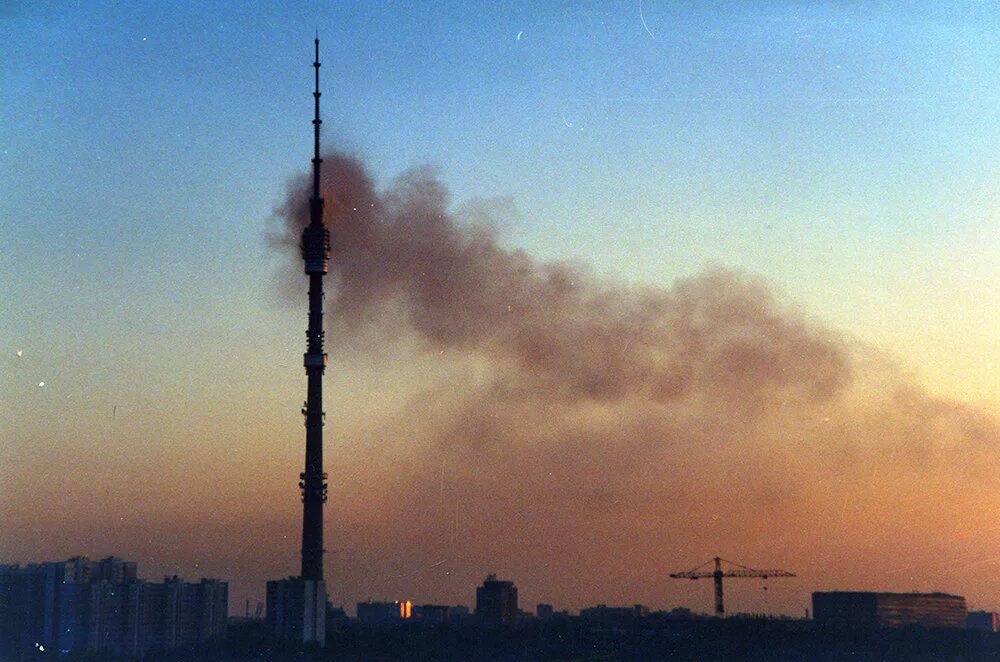 останкинская телебашня 2000. останкинская телебашня 2000. пожар в останкинской башне 2000. пожар на останкинской телебашне в москве 27 августа 2000 года. пожар на останкинской телебашне в москве.