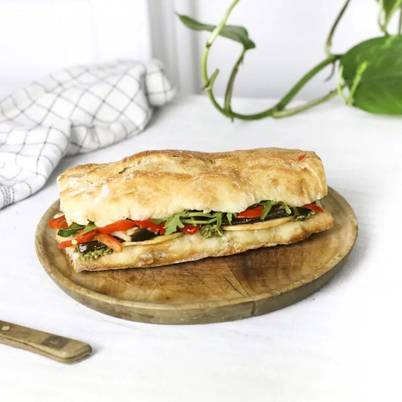 Чиабатта вкусно и точка. Чиабатта вкусно и точка. Чиабатта сэндвич. Чиабатта айк бистро. Сэндвич с чиабаттой с ветчиной.