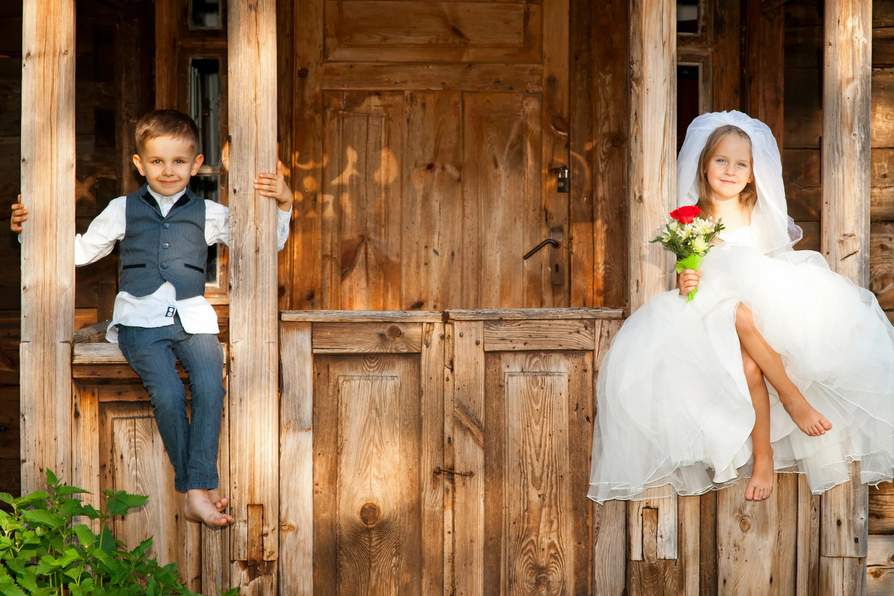 Дети в свадебных нарядах. Дети жених и невеста. Невесты в свадебных платьях. Дети в свадебных нарядах фотосессия.