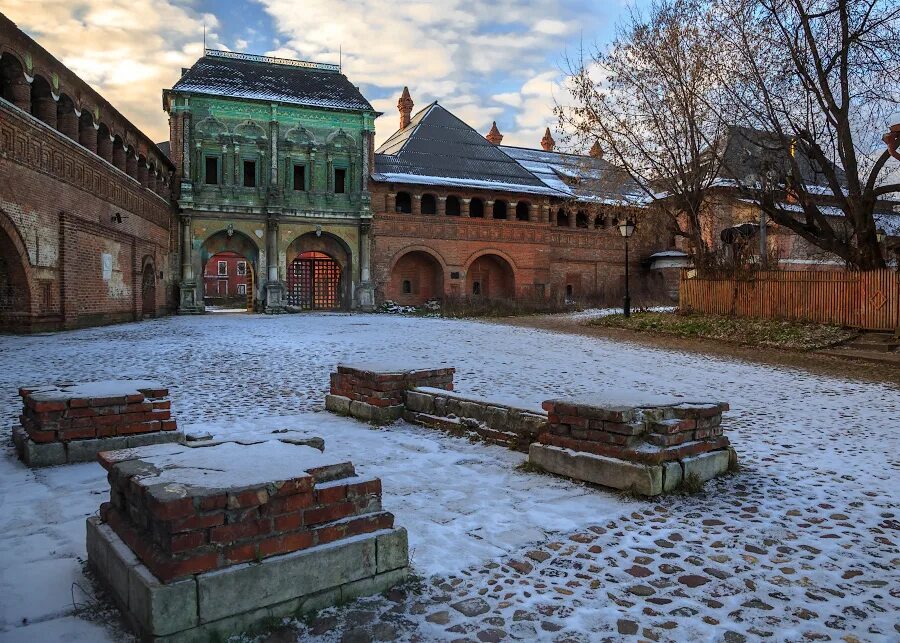 Крутицкое подворье масленица. Крутицкое подворье в Москве. ,,Крутицкое Крутицкое подворье. Крутицкое подворье музей. Крутицкий монастырь в Москве.