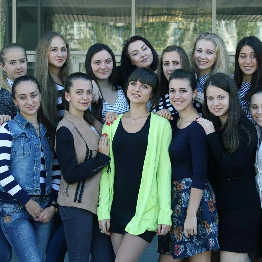 Студентку в трое