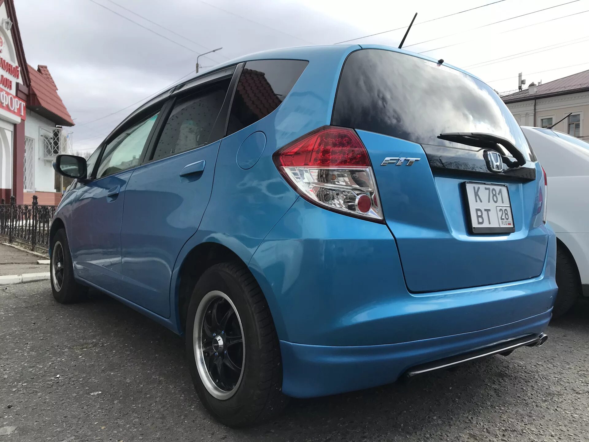 Обвес фит. Honda fit 2016 tuning. Honda fit 2014 tuning. Хонда фит 2001 обвес. Honda fit gd 2001-2007.