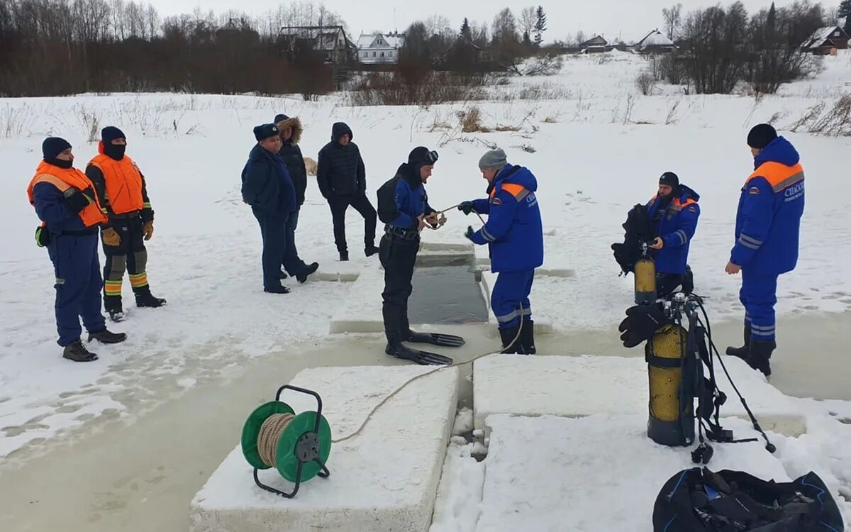 Купавшийся основа. Женщина утонула в проруби на крещение. Утонула в проруби на крещение 2022. Женщина утонула в проруби 2022.