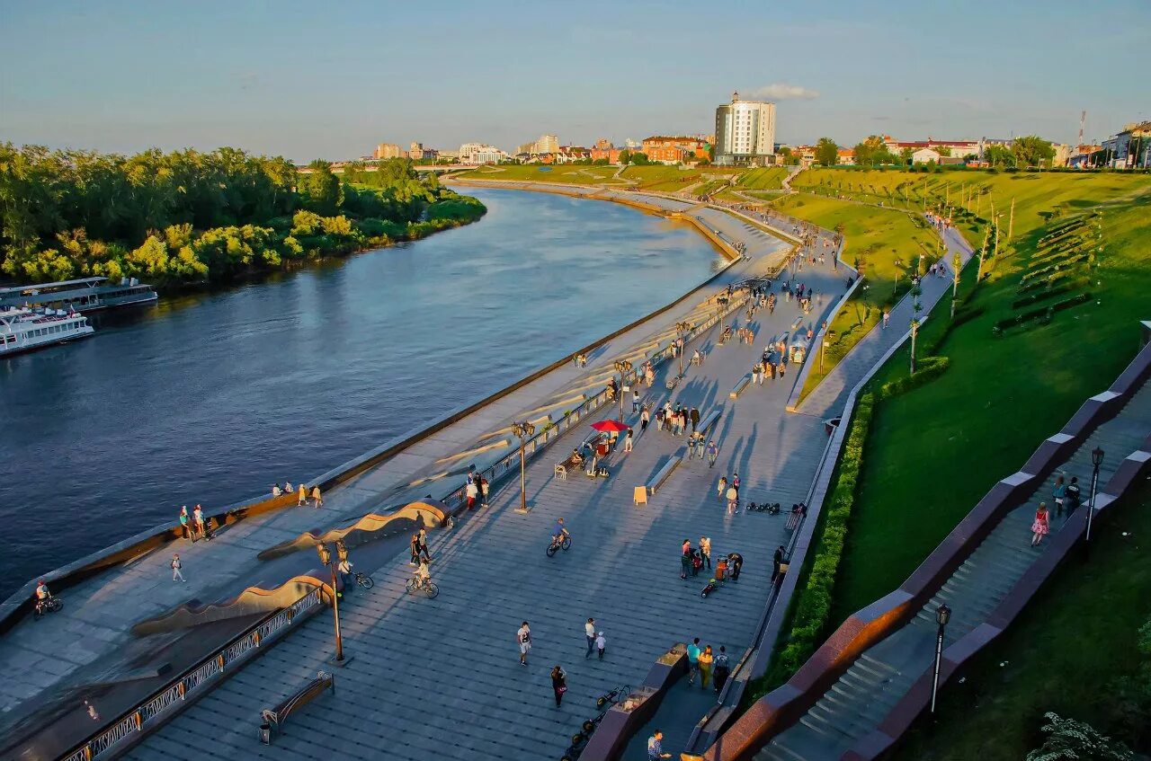 Нужных тюмень. Набережная реки тура Тюмень. Река в Тюмени на набережной. Тюмень набережная реки река. Набережная реки туры Тюмень.