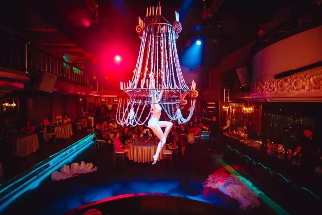 Soho dolce. Soho dolce. Магазин одежды дольче габбана. Дольче габбана нью йорк. Soho dolce.