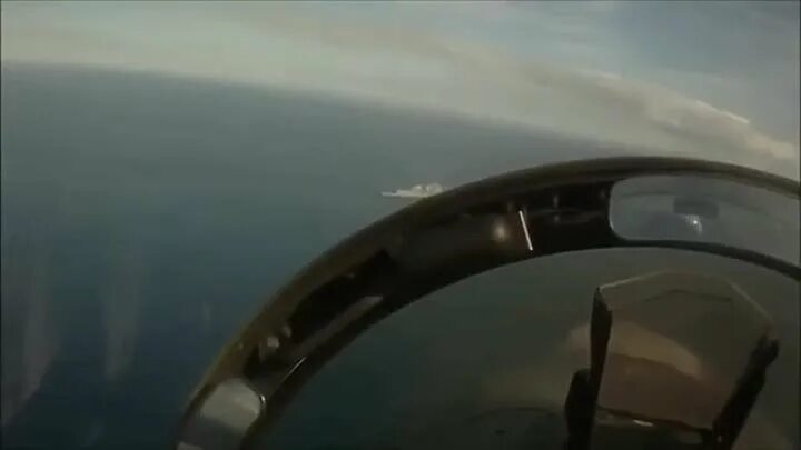 Самолет улетает от ракет игра. Су-25 атакует. Мёртвая петля на самолёте. Agm-88. Погоня ракеты за самолетом.