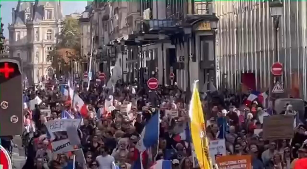 Нато в париже. Митинги во Франции. Франция люди на улицах. Франция и НАТО. Митинги во Франции 2022.