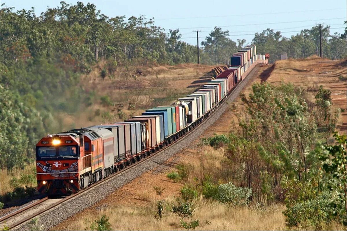 Трансавстралийская железная дорога. Грузовой поезд. Железнодорожный транспор. Товарный поезд.