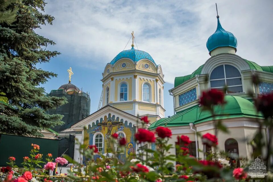 Свято троицком женском монастыре симферополь. Свято-Троицкий женский монастырь в Симферополе. Св Троицкий монастырь Симферополь.