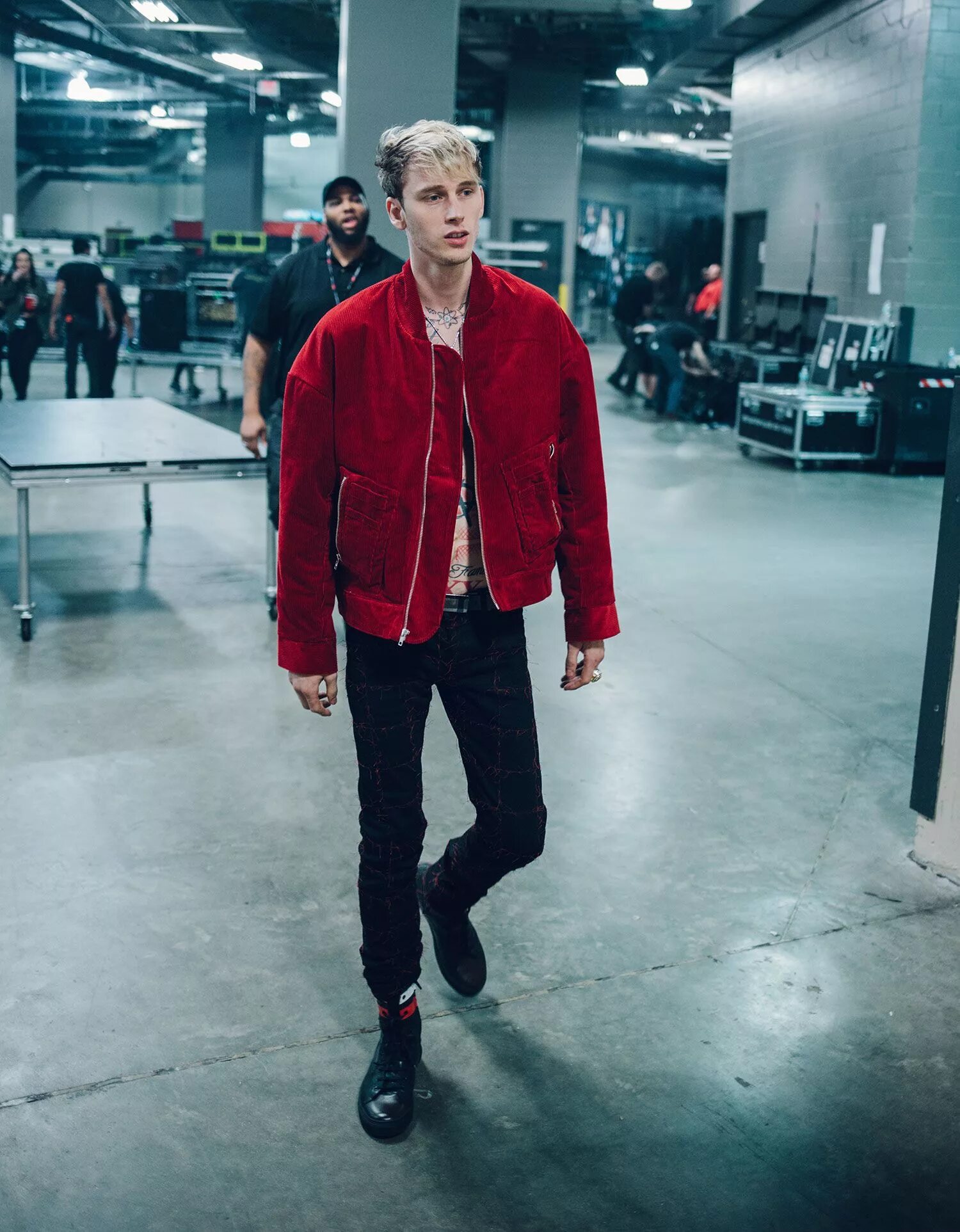 He looks high. The way he looks фильм. Хью беллингер. Тео джеймс. Indie boy style.